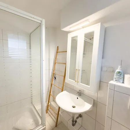 Lägenhet Messeapartment Fuer 4 Gaeste Mit Kostenlosen Parkplaetzen *
